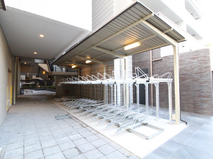 物件外観写真3　(駐輪場)
