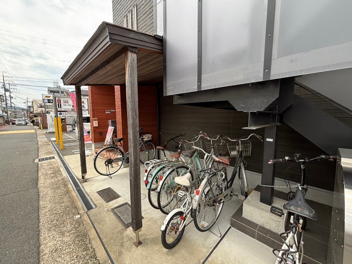 物件外観写真4　(駐輪場)