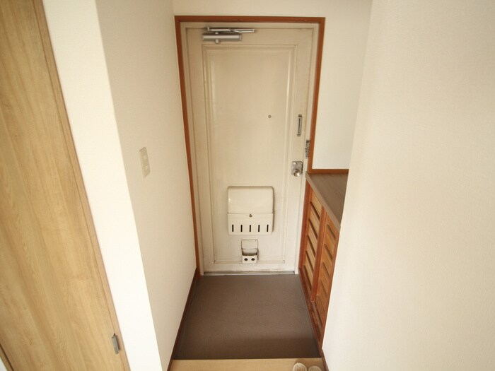 物件内観写真16　(玄関)