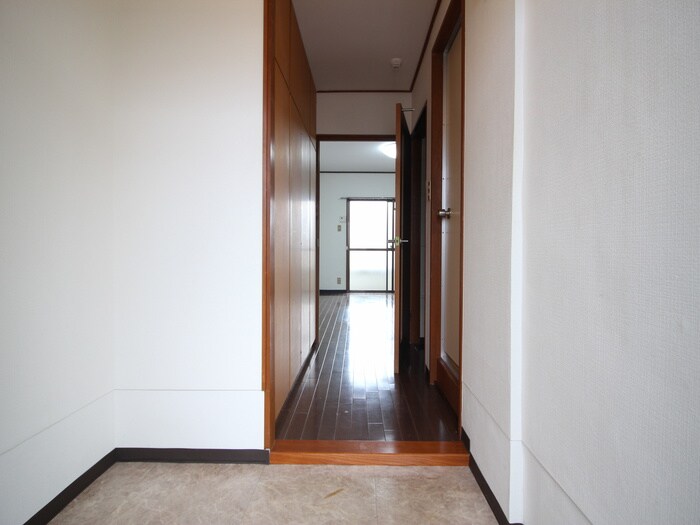 物件内観写真17　(廊下)