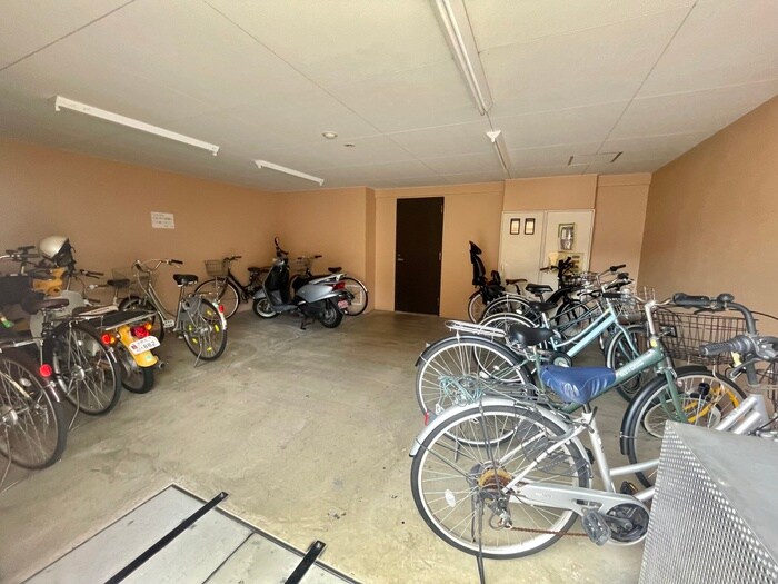 物件外観写真5　(駐輪場)