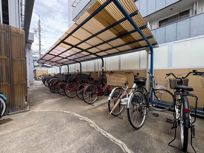 物件外観写真6　(駐輪場)