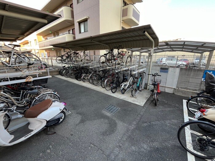 物件外観写真2　(駐輪場)