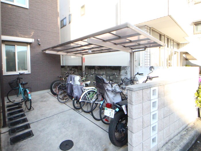 物件外観写真5　(駐輪場)