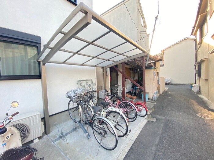 物件外観写真4　(駐輪場)