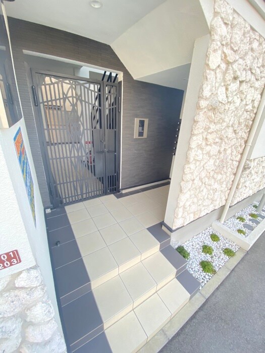 物件外観写真5　(エントランス部分)