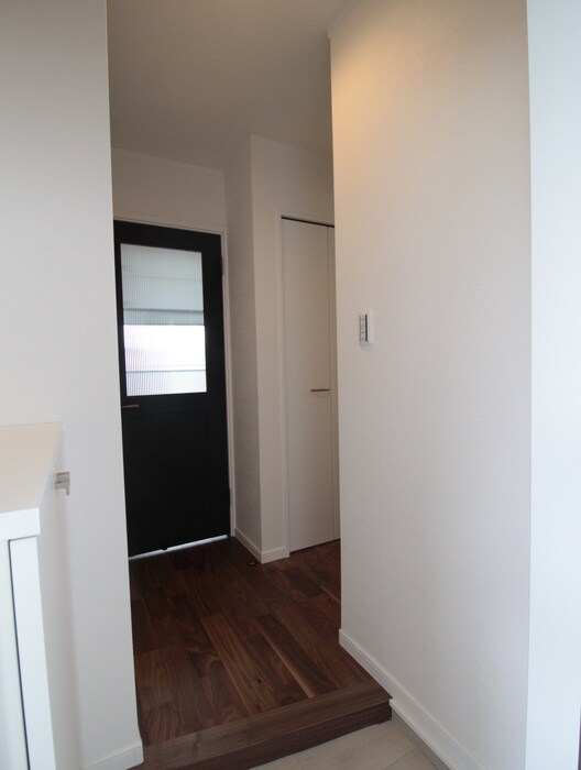 物件内観写真16　(玄関)