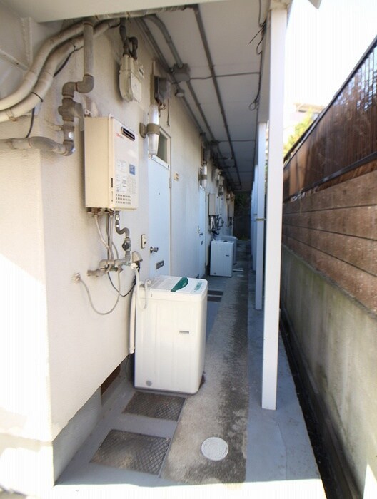 物件外観写真6　(エントランス部分)