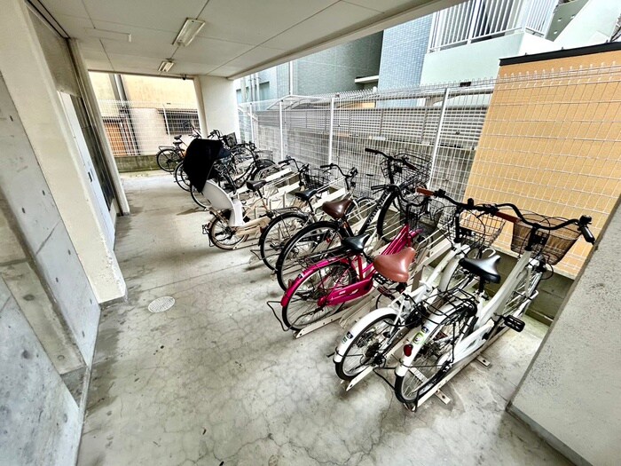 物件外観写真3　(駐輪場)
