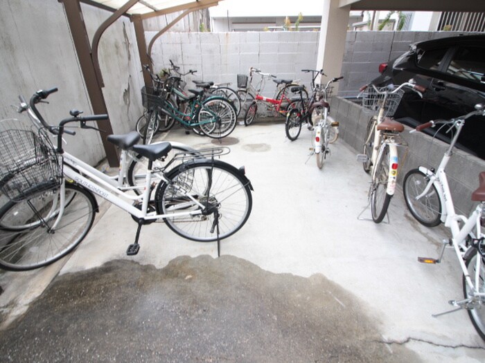 物件外観写真4　(駐輪場)