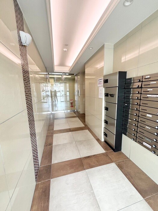 物件外観写真2　(エントランス部分)