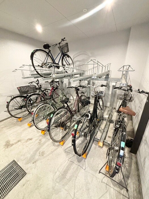 物件外観写真5　(駐輪場)