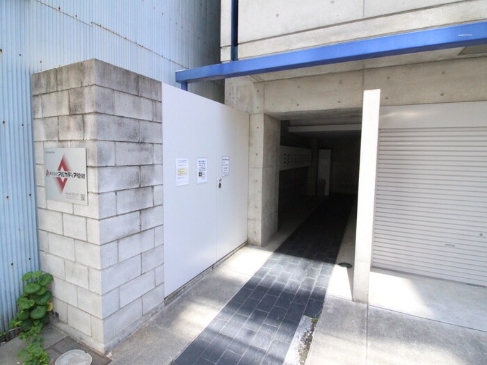 物件外観写真2　(エントランス部分)