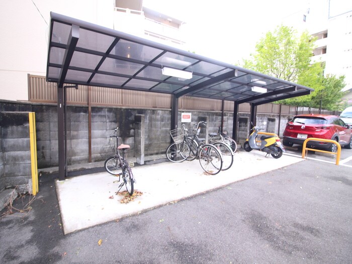 物件外観写真2　(駐輪場)