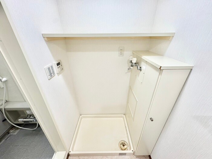 物件内観写真11　(洗濯機置場)