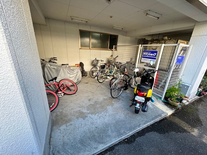 アルテシアン夙川の駐輪場