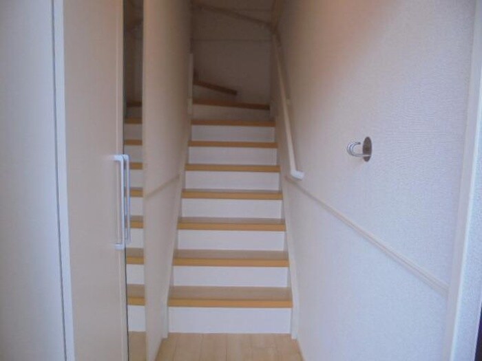 物件内観写真16　(玄関)