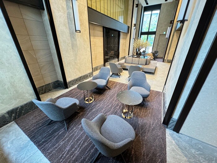 物件外観写真4　(エントランス部分)