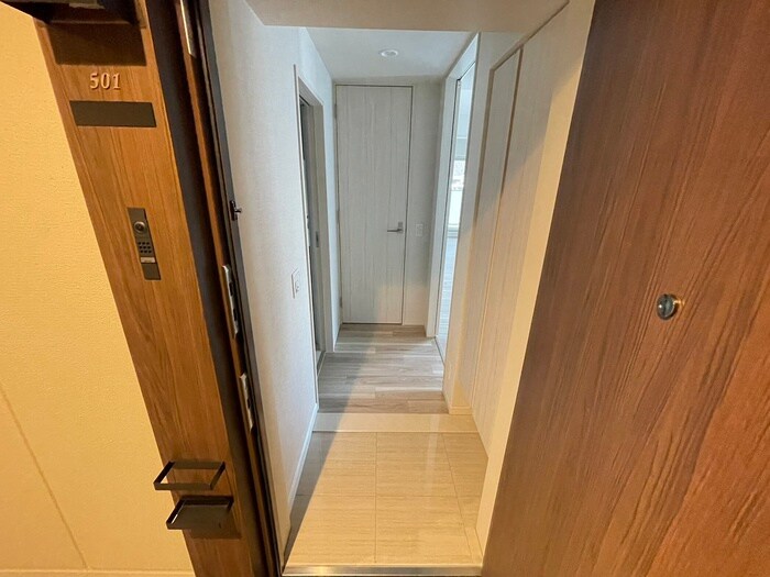 物件内観写真18　(玄関)