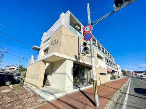 ホワイトレジデンス外観写真