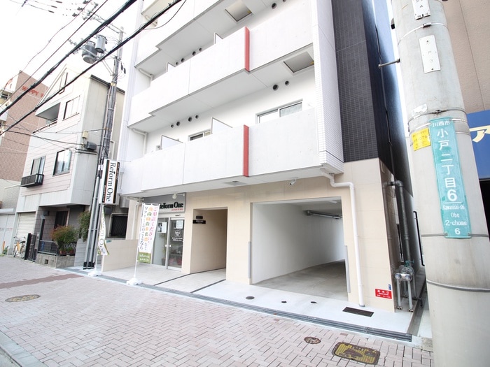 物件外観写真2　(エントランス部分)