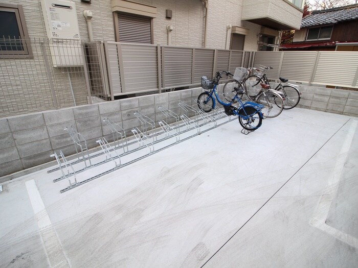物件外観写真4　(駐輪場)