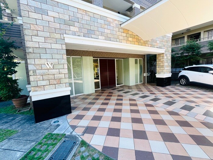 物件外観写真2　(エントランス部分)