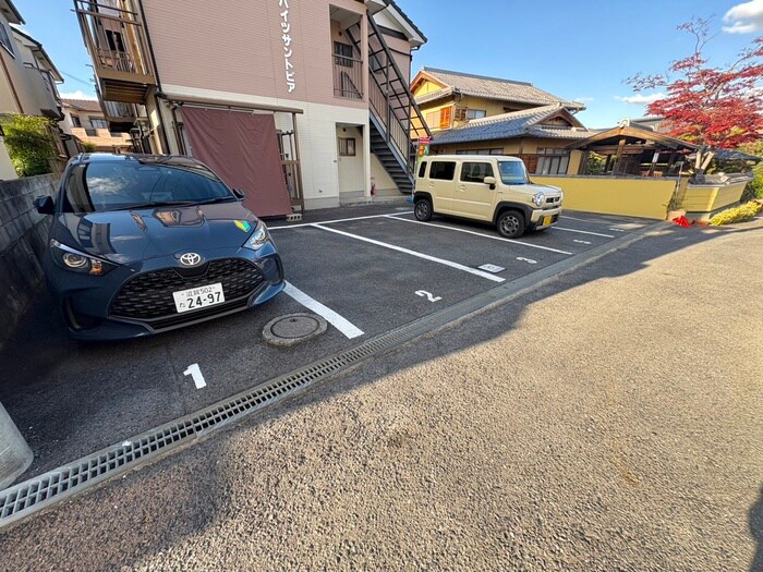 物件外観写真3　(駐車場)