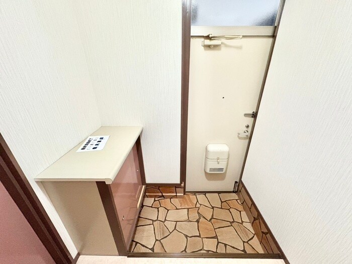 物件内観写真13　(玄関)