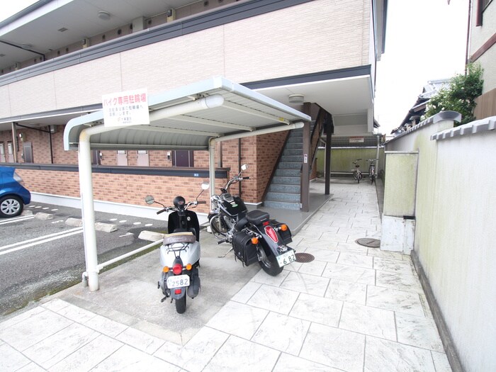 物件外観写真4　(駐輪場)
