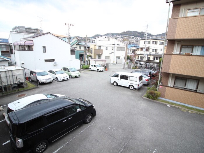 物件外観写真2　(駐車場)