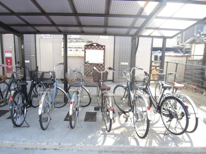 物件外観写真3　(駐輪場)