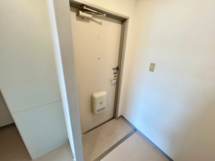 物件内観写真13　(玄関)