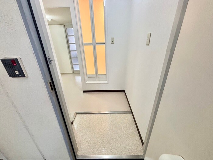 物件内観写真14　(玄関)