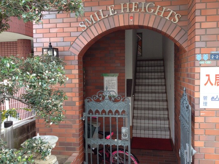 物件外観写真3　(エントランス部分)