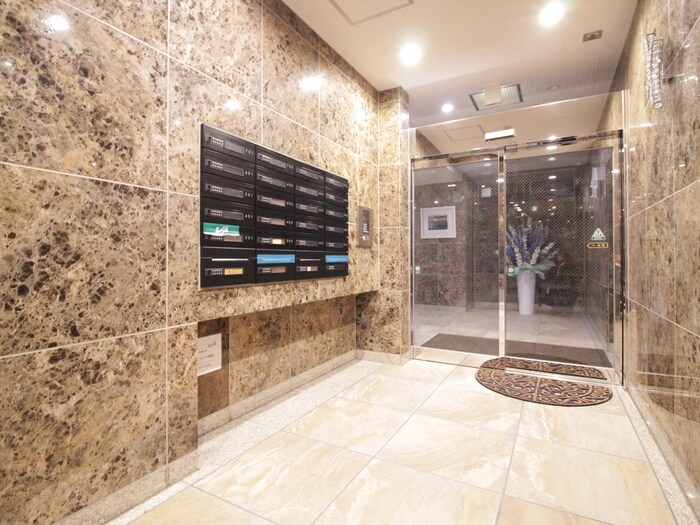 物件外観写真4　(エントランス部分)