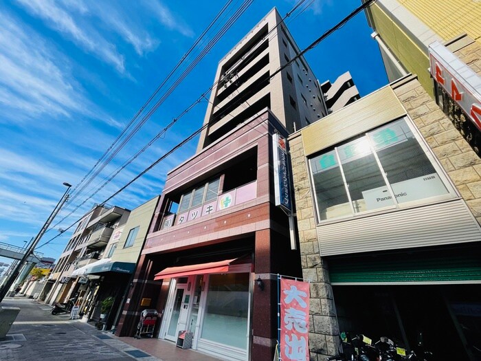 物件外観写真5　(エントランス部分)