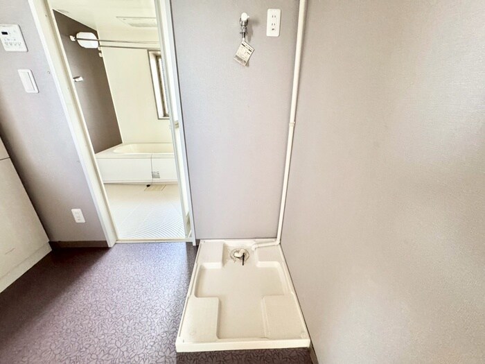 物件内観写真16　(洗濯機置場)