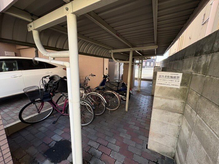 物件外観写真3　(駐輪場)