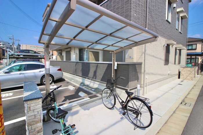物件外観写真4　(駐輪場)