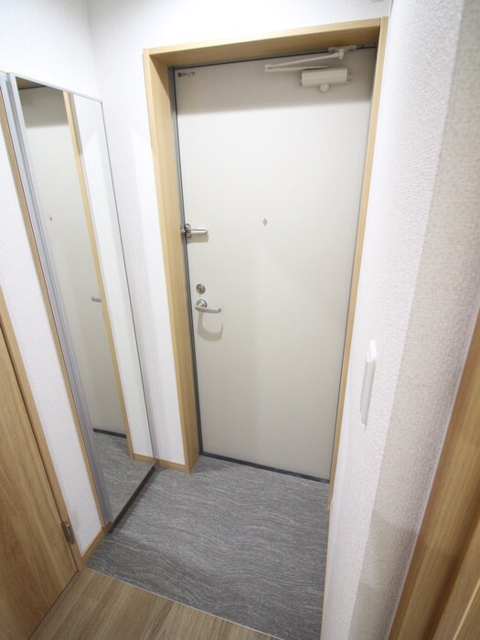 物件内観写真7　(玄関)