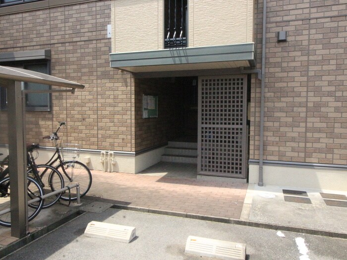 物件外観写真5　(エントランス部分)