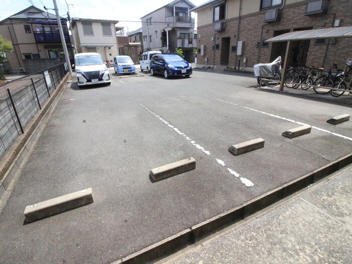 物件外観写真6　(駐車場)