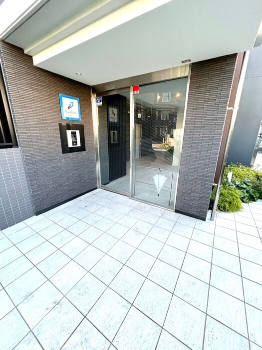 物件外観写真3　(エントランス部分)