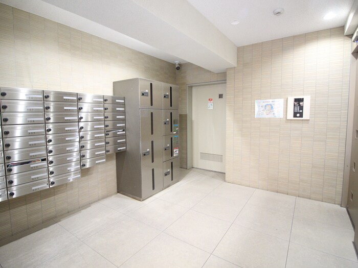 物件外観写真2　(エントランス部分)