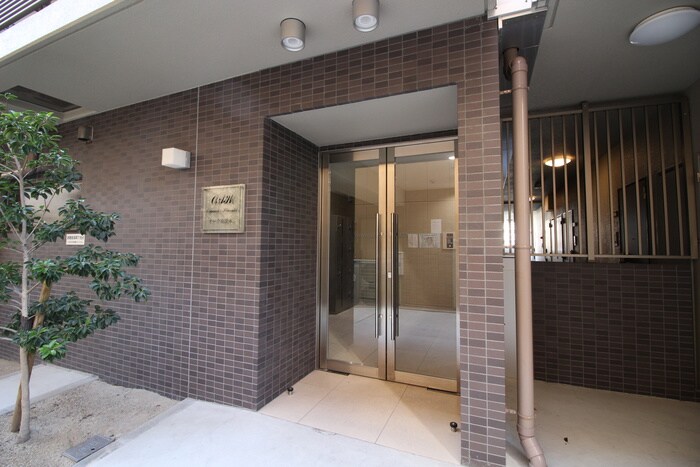 物件外観写真4　(エントランス部分)