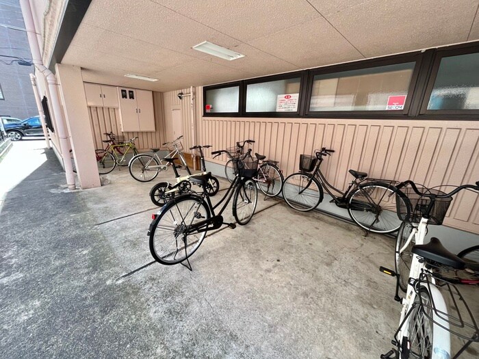 物件外観写真4　(駐輪場)