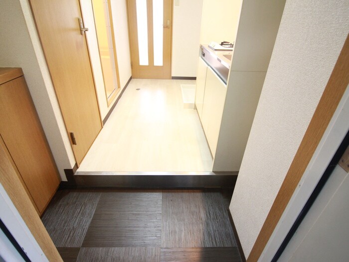 物件内観写真12　(玄関)