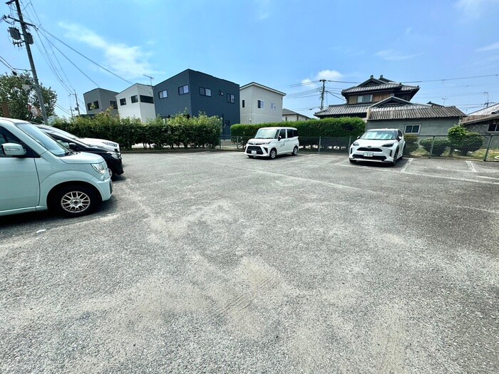 物件外観写真2　(駐車場)