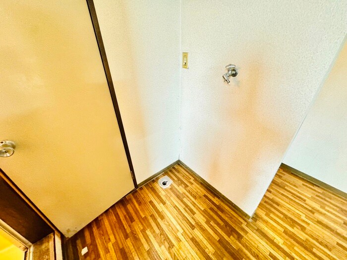 物件内観写真15　(洗濯機置場)